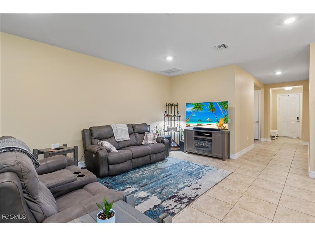 3249 Baravaldo Circle Cape Coral FL 33909 2025000356 image15