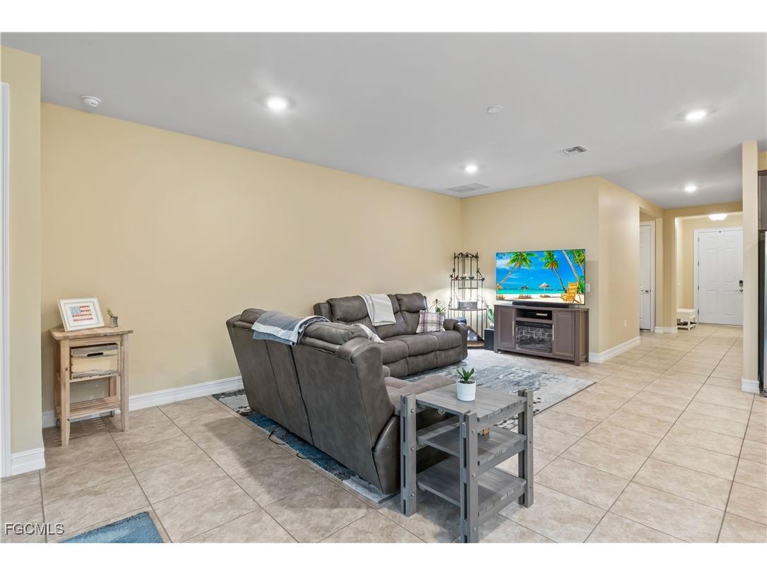 3249 Baravaldo Circle Cape Coral FL 33909 2025000356 image17