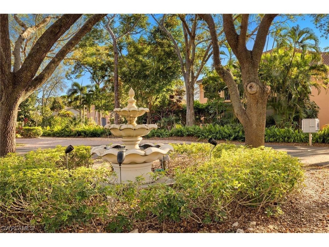 325 Carinosa Court #18-2 Naples FL 34110 224021002 image1