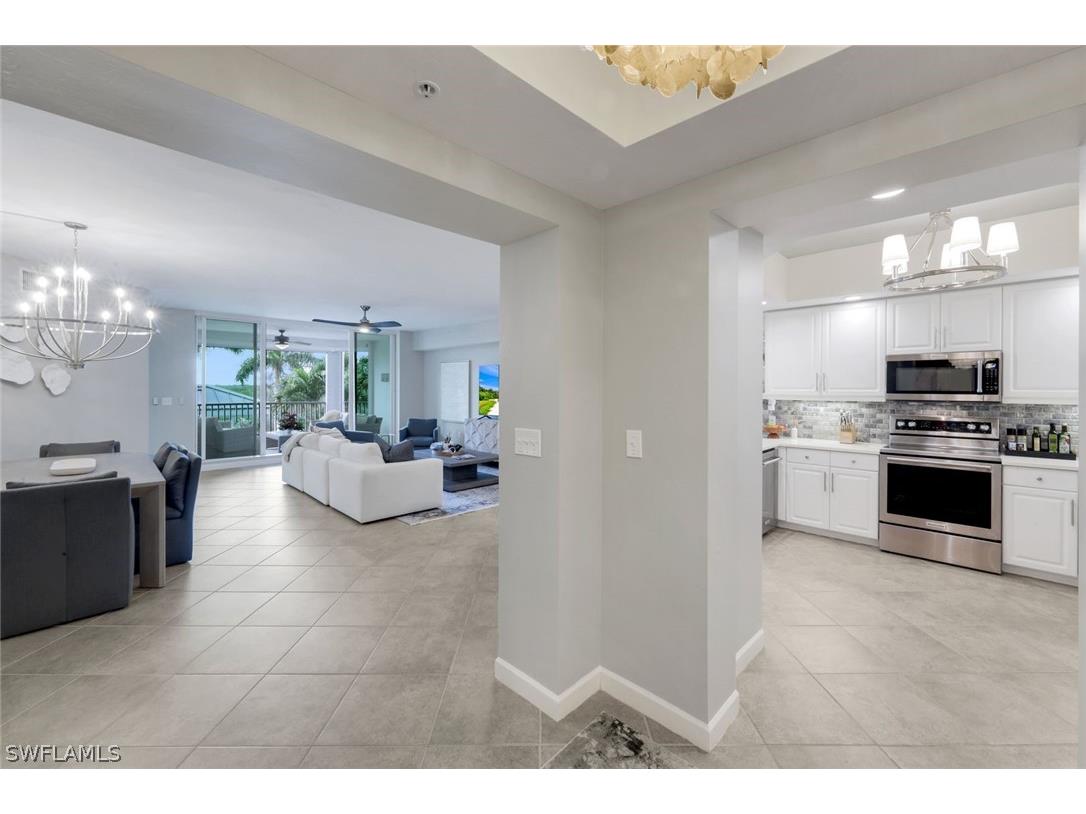 325 Dunes Boulevard #204 Naples FL 34110 226007048 image1