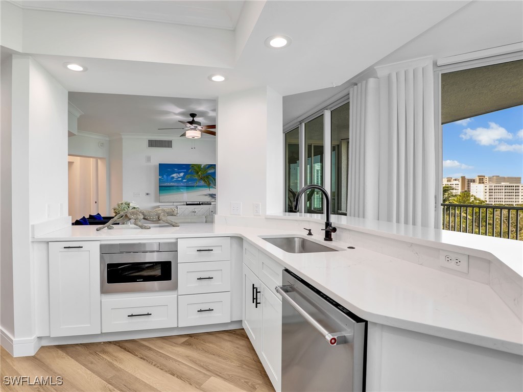 325 Dunes Boulevard #403 Naples FL 34110 225082066 image14