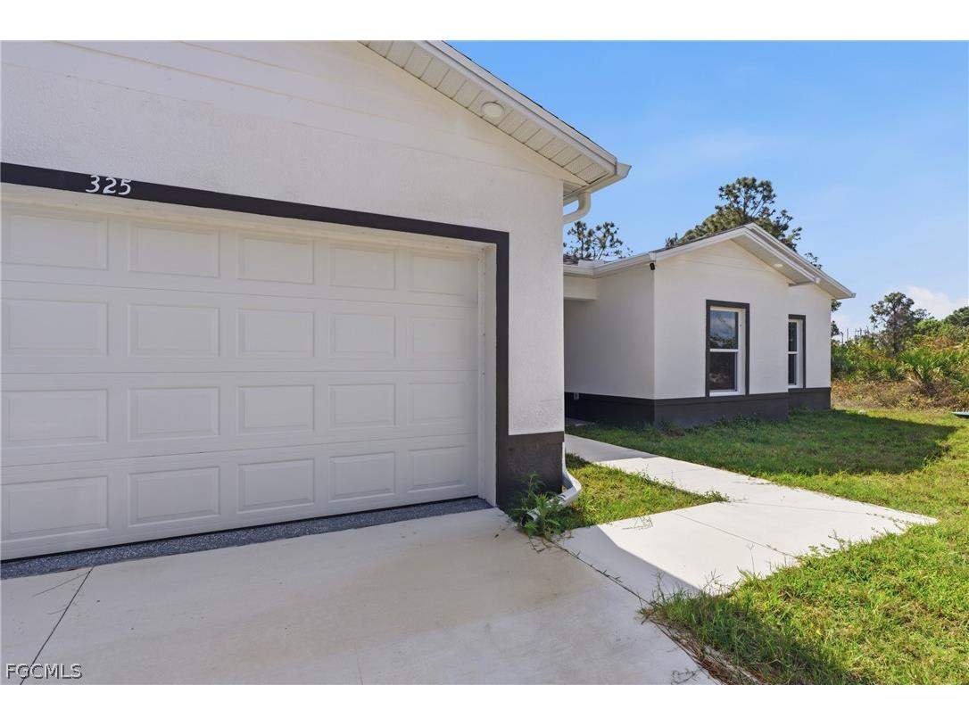 325 Hermosa Avenue Lehigh Acres FL 33974 2026012400 image4