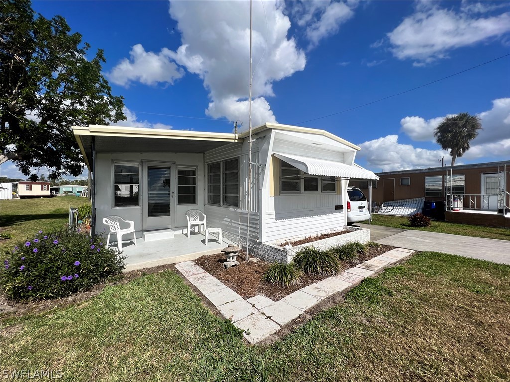 325 Lantern Lane North Fort Myers FL 33917 223009710 image1