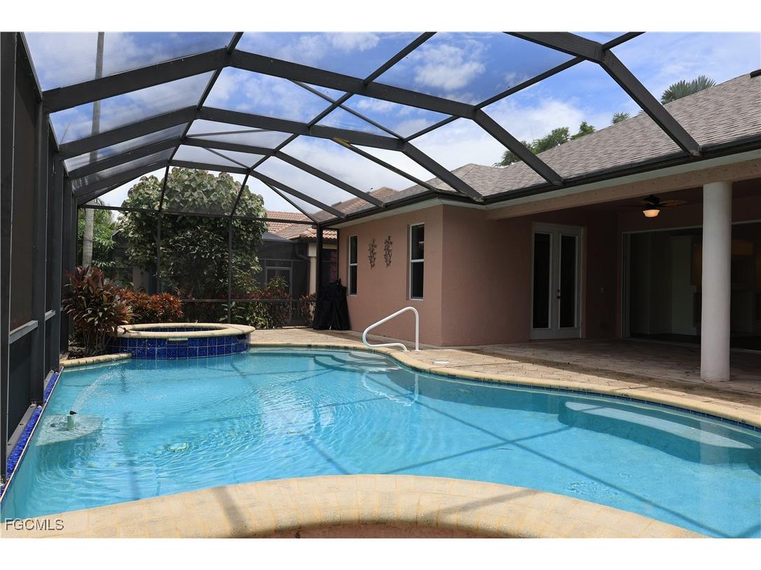 325 SE 21st Street Cape Coral FL 33990 2025020836 image3
