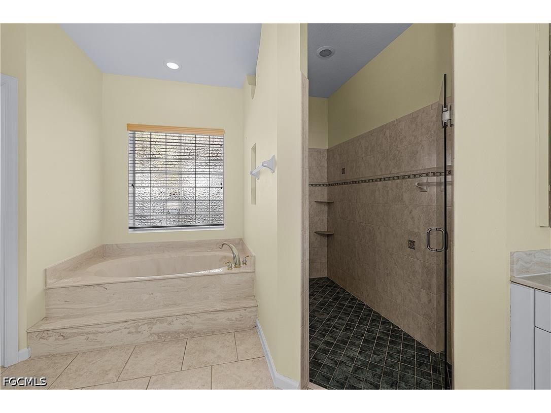325 SE 21st Street Cape Coral FL 33990 2026022388 image28