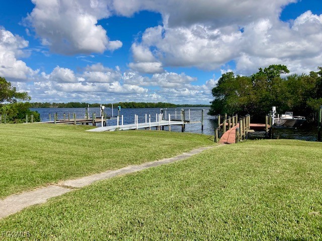 325 Shoreland Drive E Fort Myers FL 33905 2025016513 image2