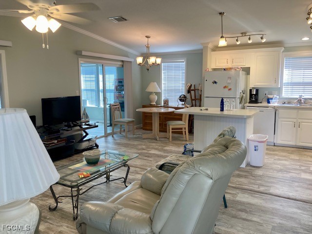 325 Shoreland Drive E Fort Myers FL 33905 2025016513 image5