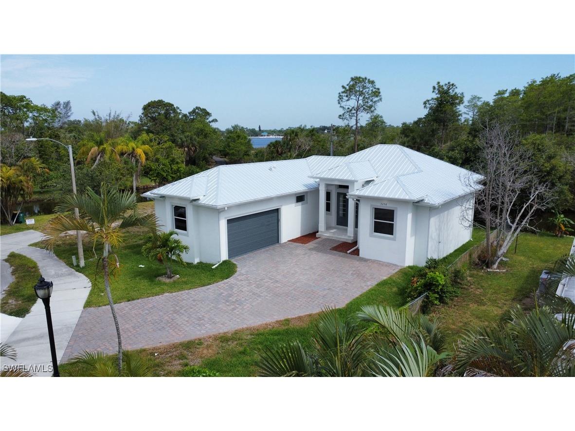 3258 Lunar Street Naples FL 34112 224100967 image1