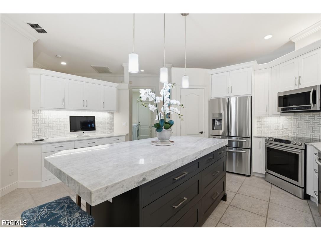 326 Cypress Way W Naples FL 34110 2026024087 image8