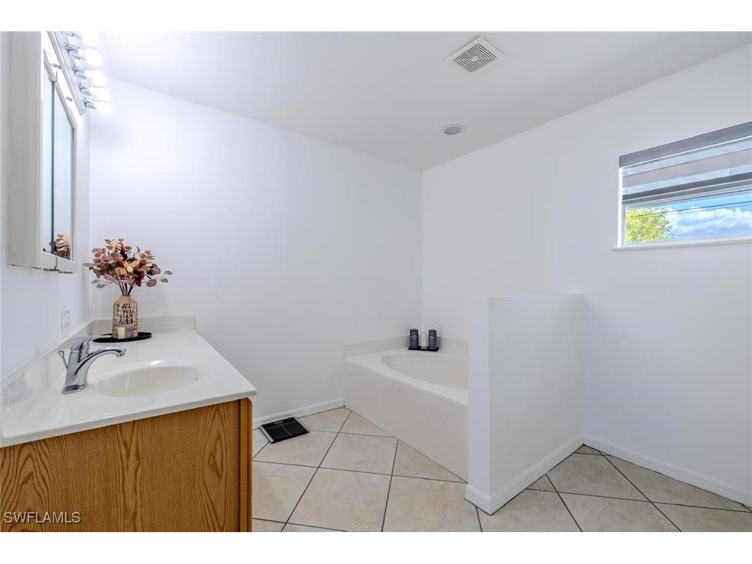 326 NE 10th Terrace Cape Coral FL 33909 225075500 image5