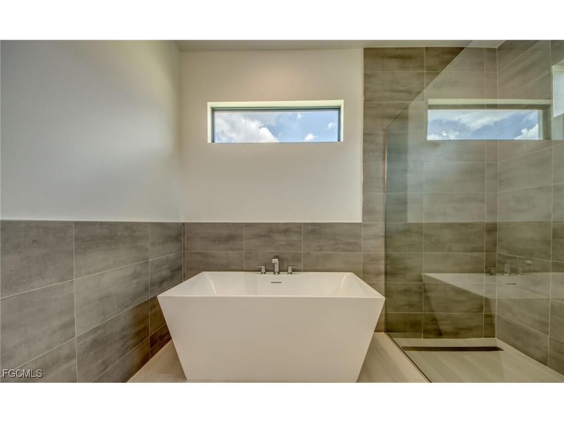326 SW 31st Terrace Cape Coral FL 33914 2026002460 image24