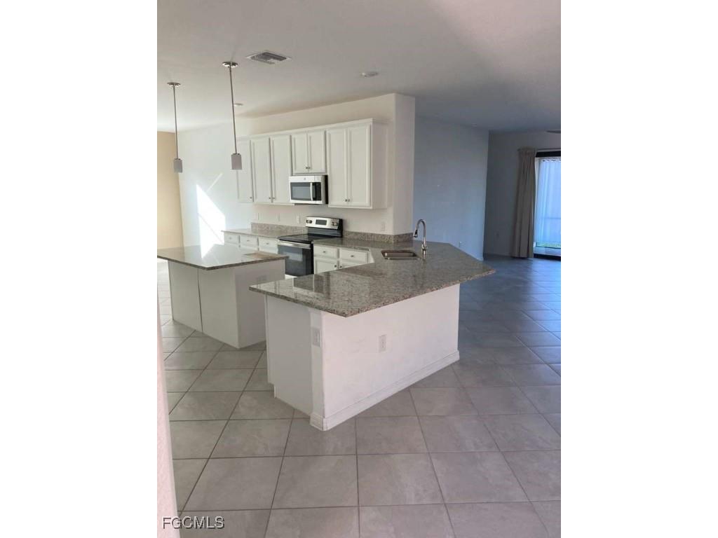 3261 Altimira Drive Fort Myers FL 33905 2025024959 image2