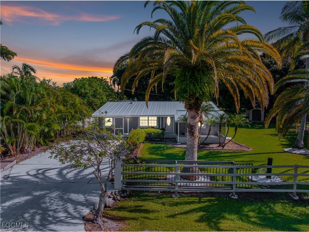 327 Montgomery Avenue Fort Myers FL 33905 2025019357 image1