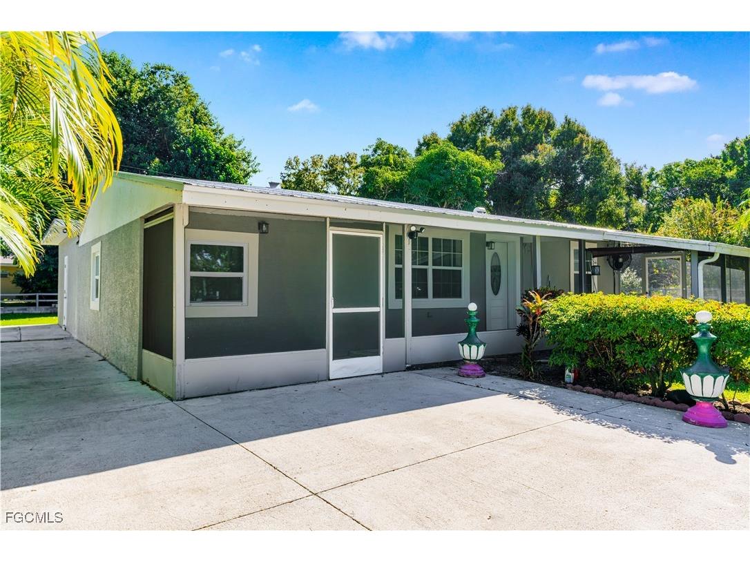 327 Montgomery Avenue Fort Myers FL 33905 2025019357 image2