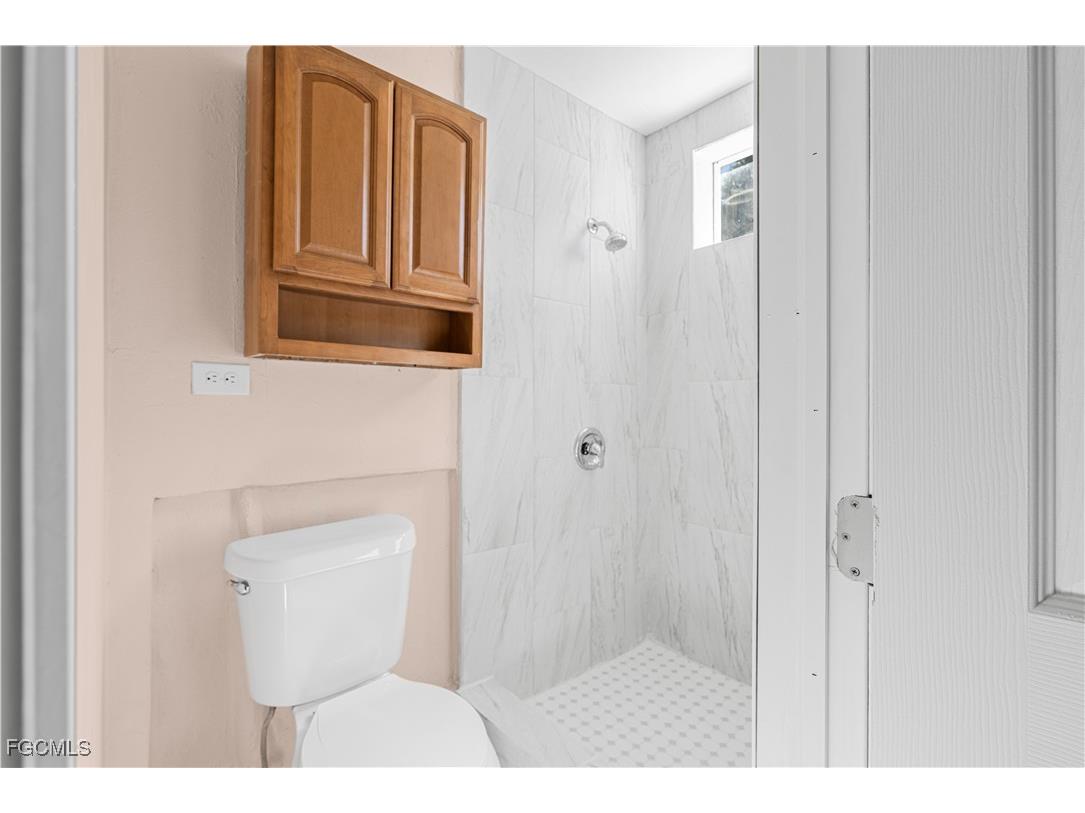 327 Montgomery Avenue Fort Myers FL 33905 2025019357 image44