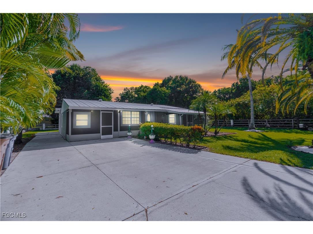 327 Montgomery Avenue Fort Myers FL 33905 2025019357 image5