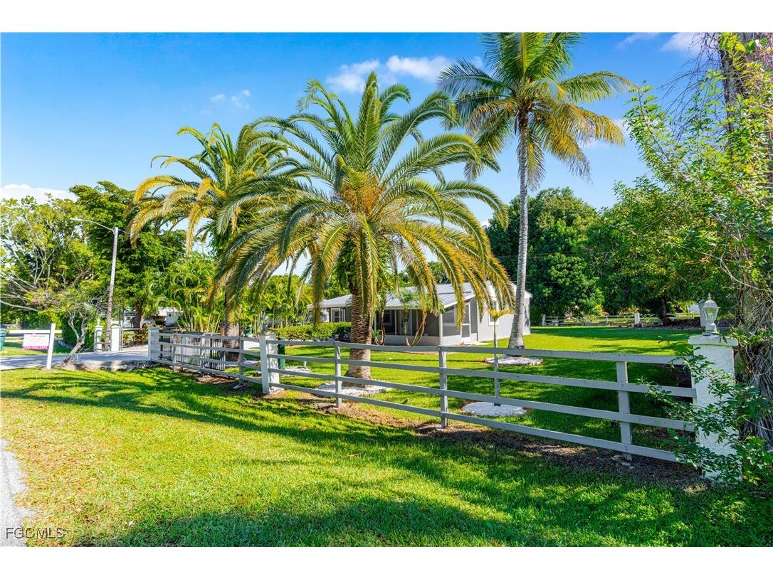 327 Montgomery Avenue Fort Myers FL 33905 2025019357 image6