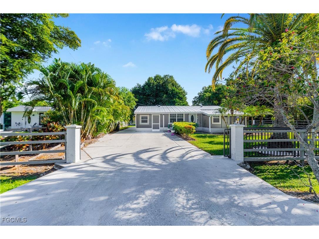 327 Montgomery Avenue Fort Myers FL 33905 2025019357 image7