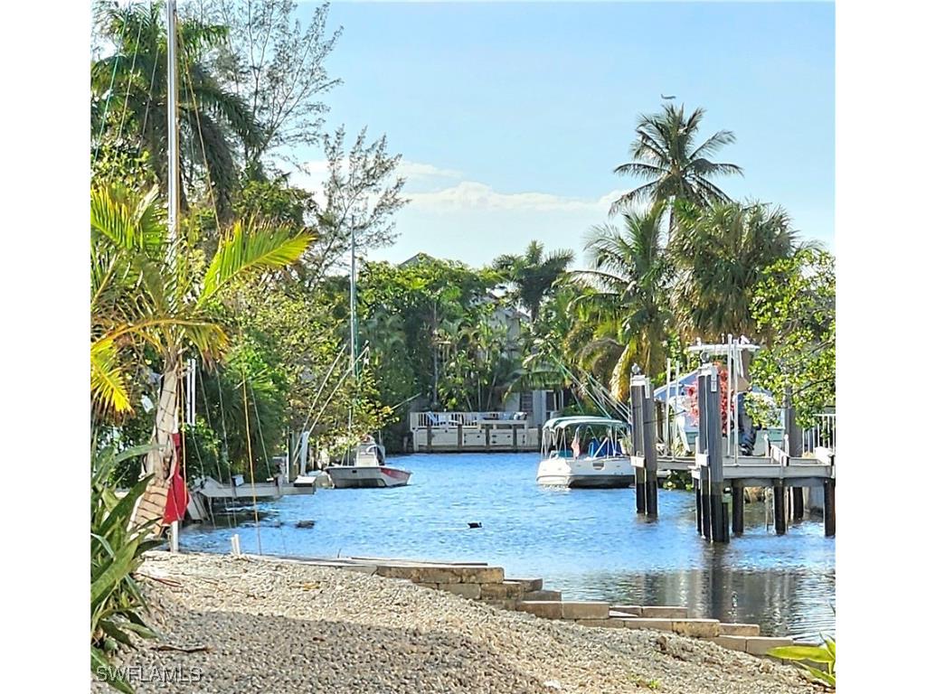 3270 Bayshore Drive Naples FL 34112 225057035 image4