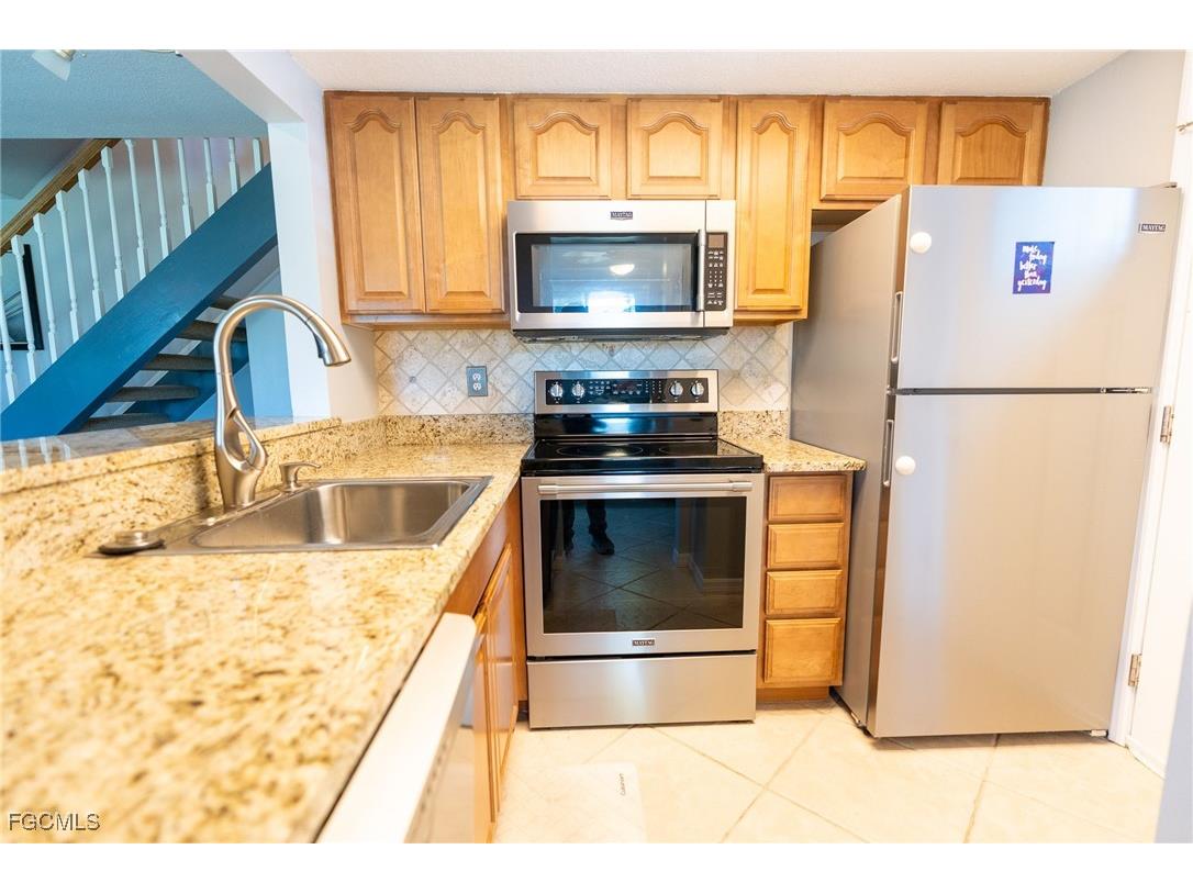 3271 Maple Leaf Circle #3 Fort Myers FL 33907 2025020957 image5