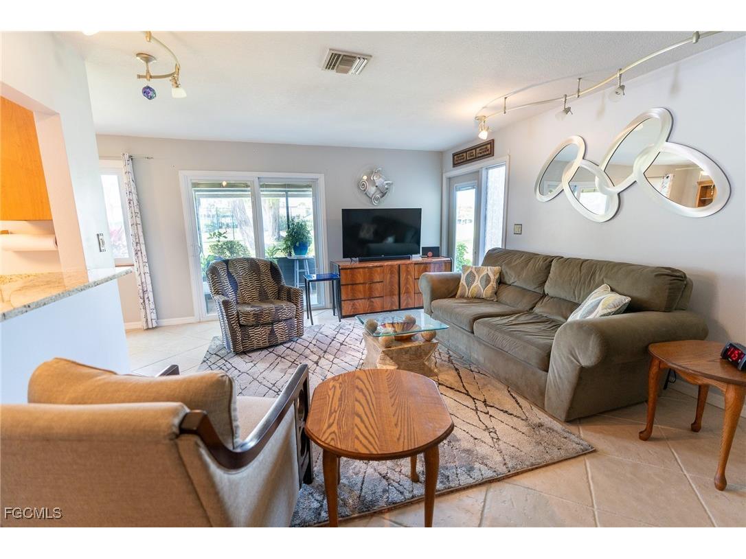 3271 Maple Leaf Circle #3 Fort Myers FL 33907 2025020957 image9