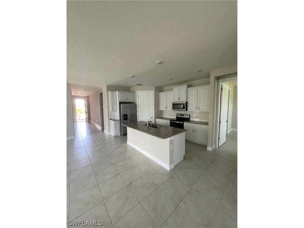 3276 Baravaldo Circle Cape Coral FL 33909 223067005 image1