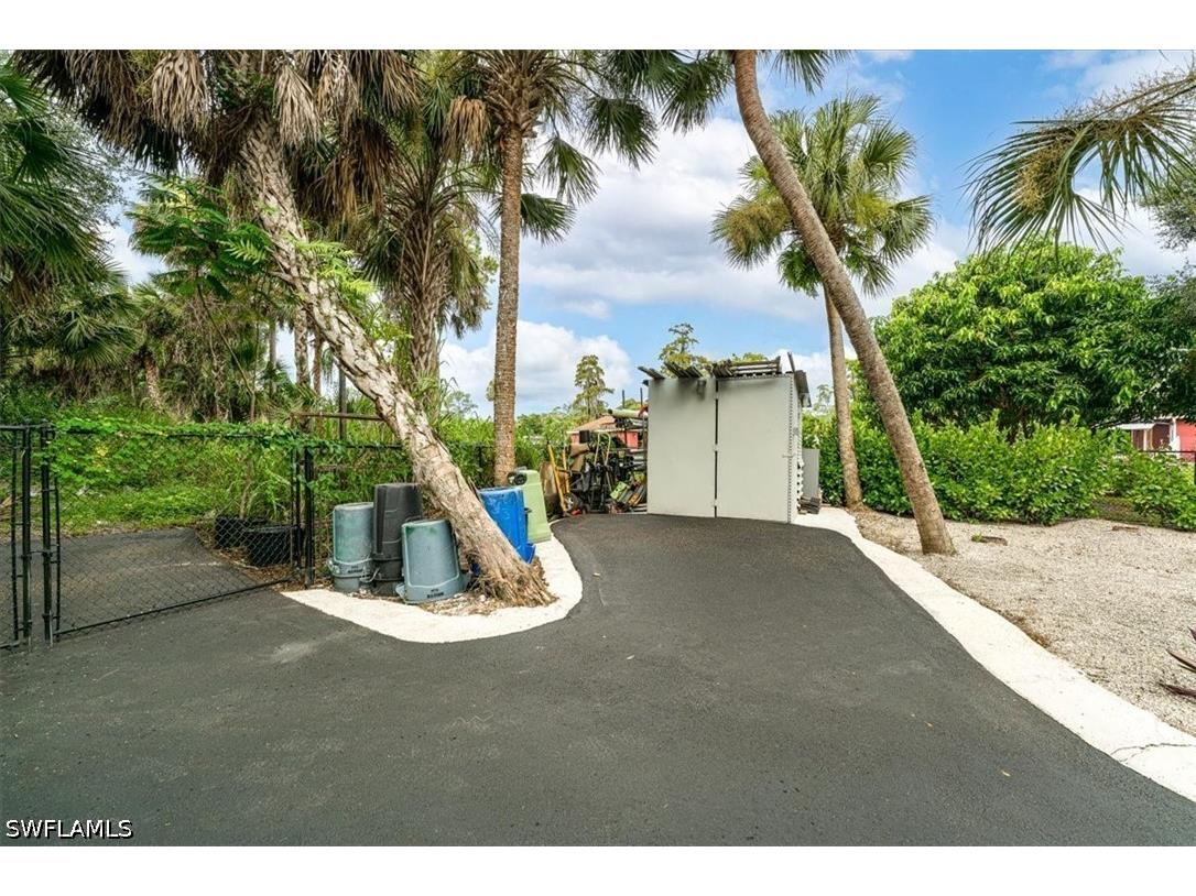 328 16th Avenue NW Naples FL 34120 226025316 image45
