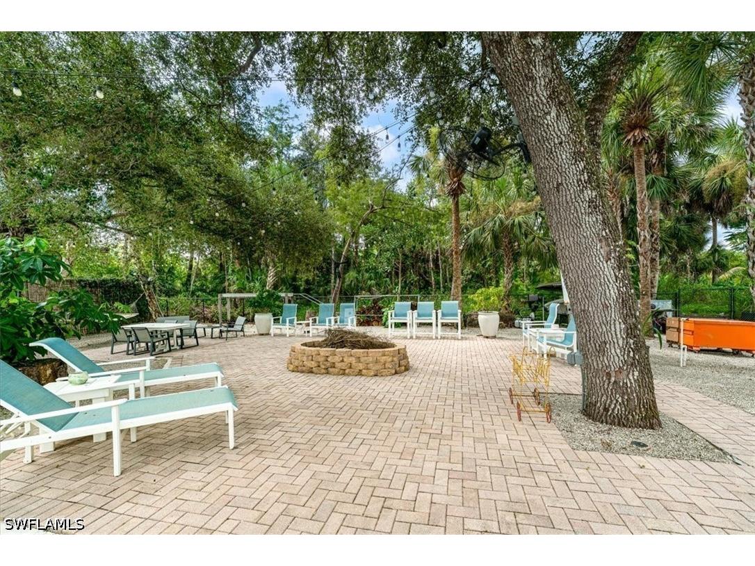328 16th Avenue NW Naples FL 34120 226025316 image7
