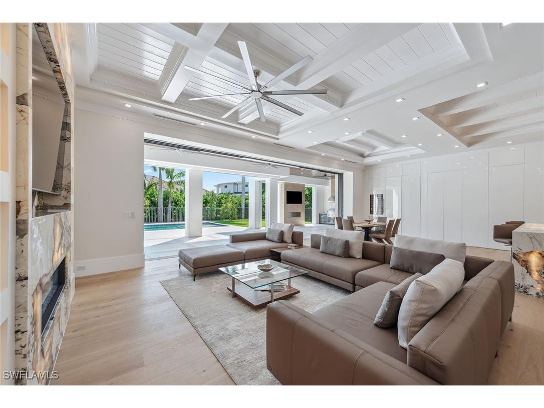 3280 Crayton Road Naples FL 34103 224086445 image2