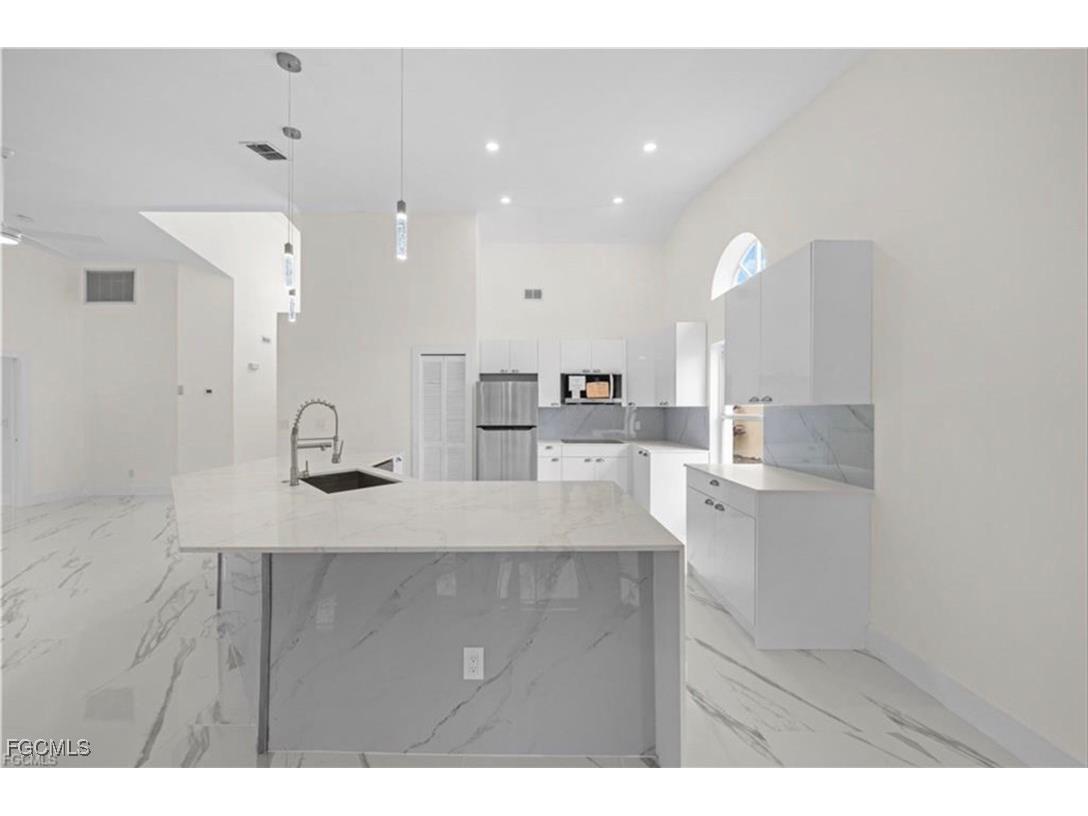 3832 Sabal Springs Boulevard North Fort Myers FL 33917 2025016937 image10