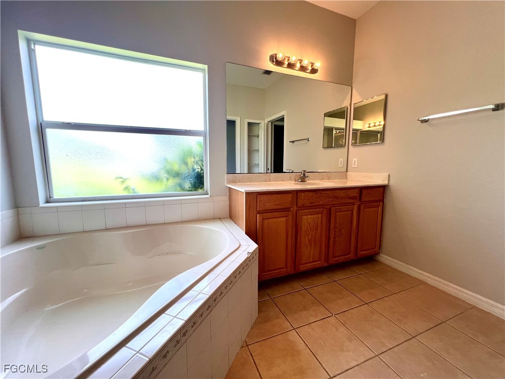 3283 Hampton Boulevard Alva FL 33920 2025005262 image9