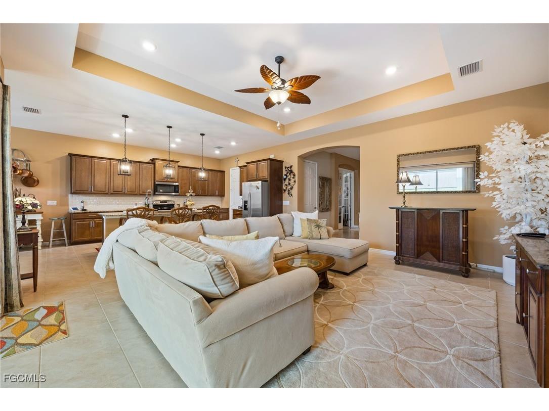 3286 Baravaldo Circle Cape Coral FL 33909 2025015184 image15