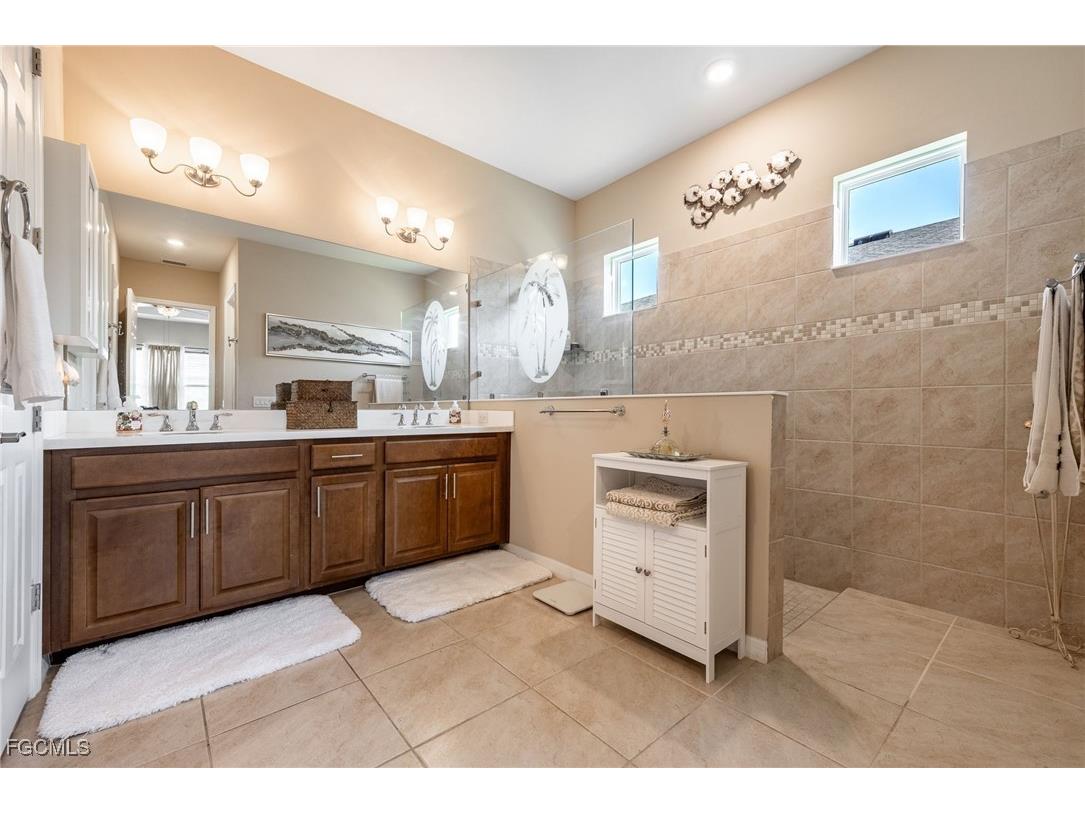 3286 Baravaldo Circle Cape Coral FL 33909 2025015184 image19