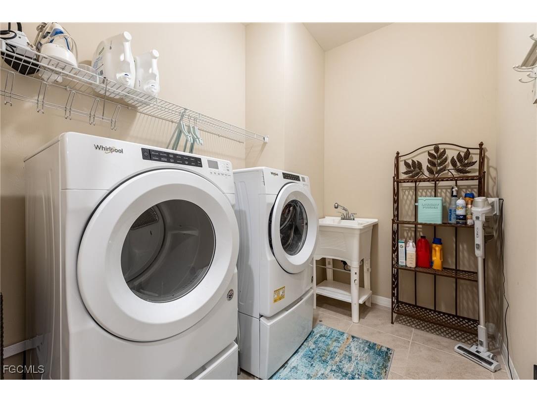 3286 Baravaldo Circle Cape Coral FL 33909 2025015184 image28