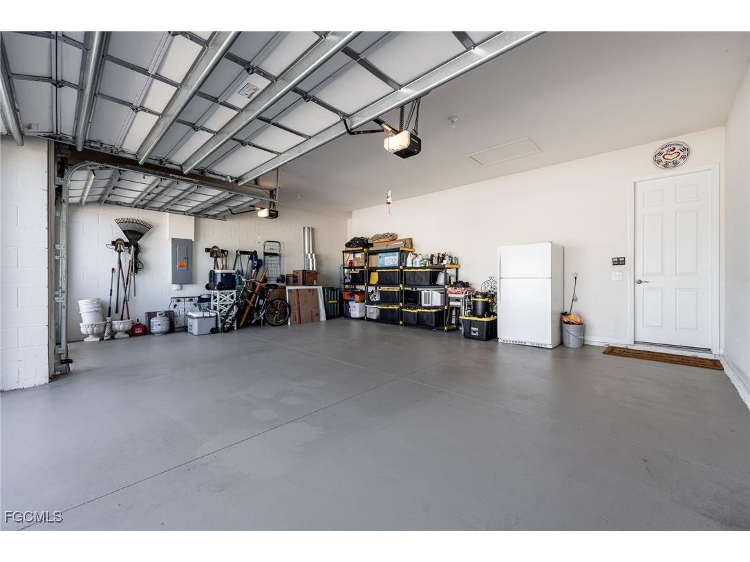 3286 Baravaldo Circle Cape Coral FL 33909 2025015184 image36