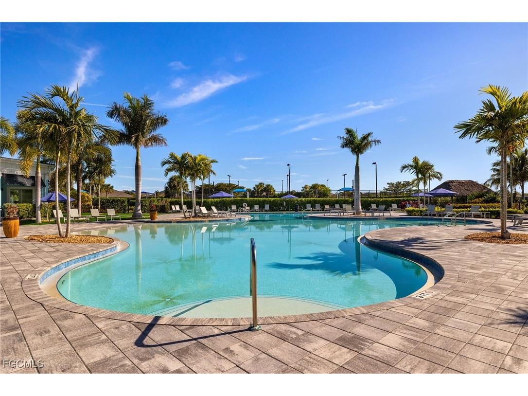 3286 Baravaldo Circle Cape Coral FL 33909 2025015184 image44