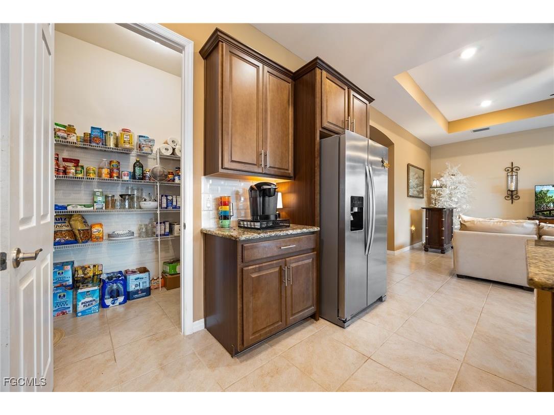 3286 Baravaldo Circle Cape Coral FL 33909 2025015184 image9