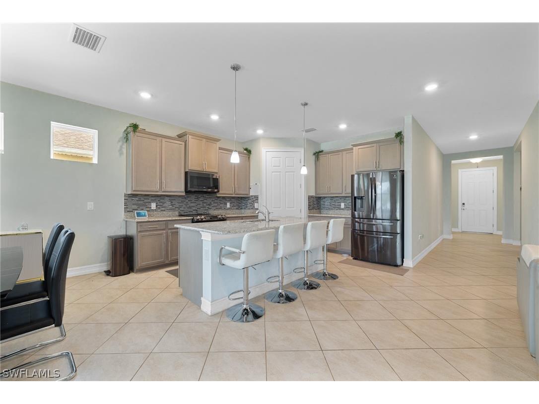 3289 Baravaldo Circle Cape Coral FL 33909 226009589 image1