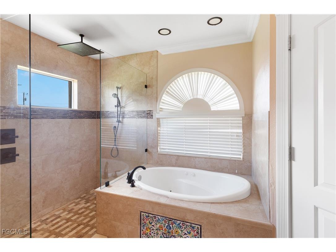 329 NE 9th Street Cape Coral FL 33909 2025002414 image27