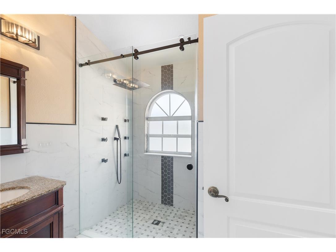 329 NE 9th Street Cape Coral FL 33909 2025002414 image32