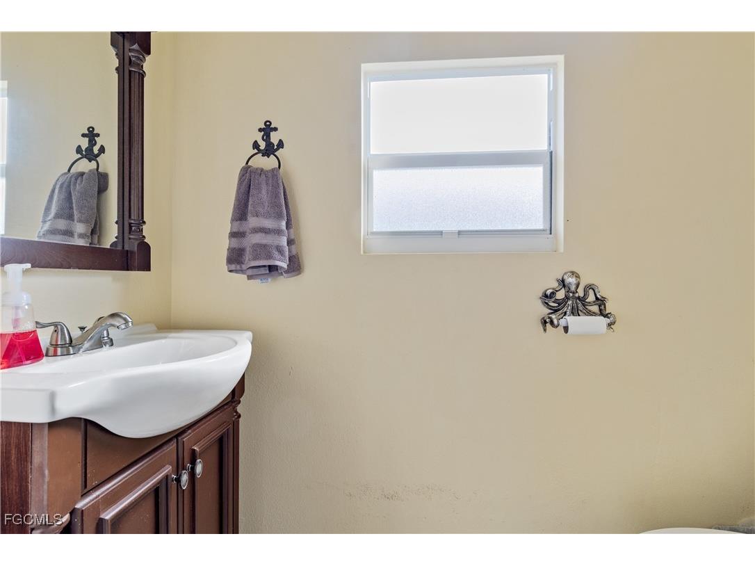 329 NE 9th Street Cape Coral FL 33909 2026004094 image20