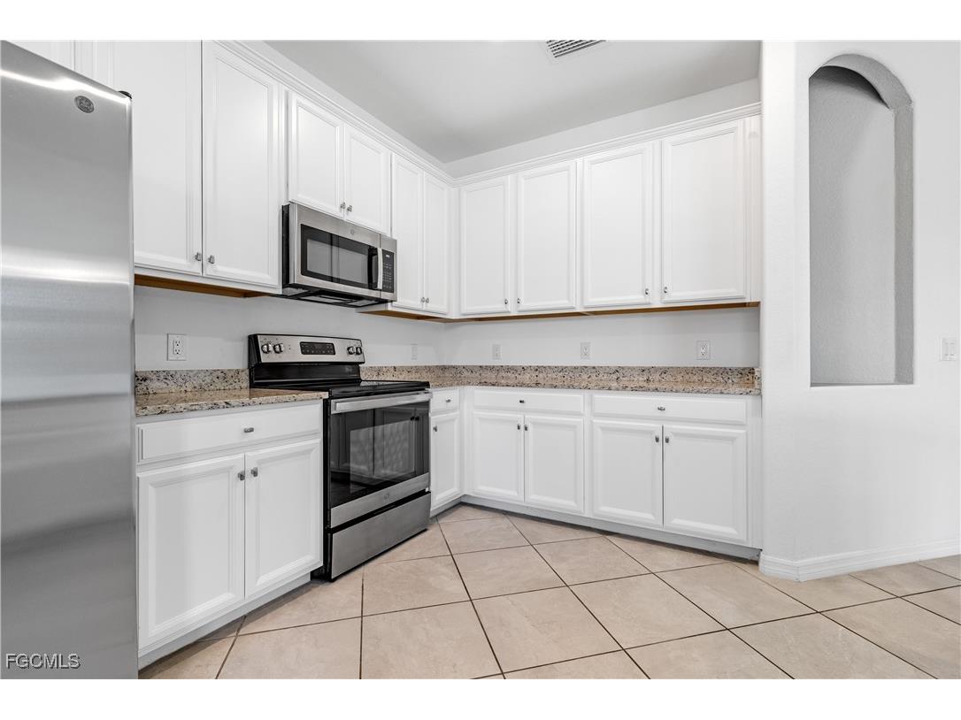 3296 Altimira Drive Fort Myers FL 33905 2025017196 image16