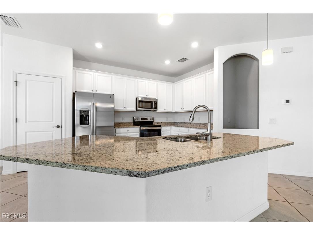 3296 Altimira Drive Fort Myers FL 33905 2025017196 image18
