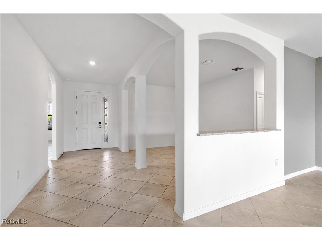 3296 Altimira Drive Fort Myers FL 33905 2025017196 image5