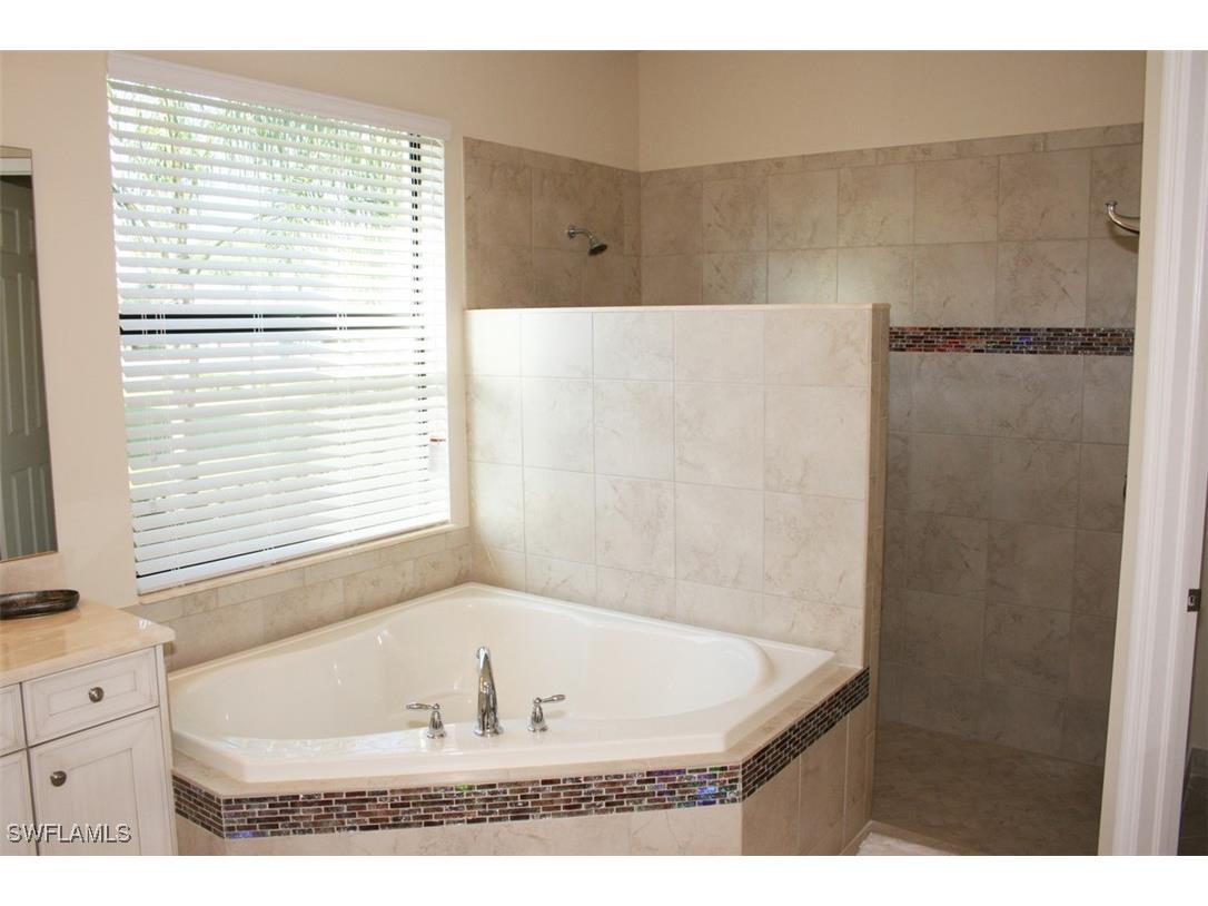 3296 Pacific Drive Naples FL 34119 225065794 image17