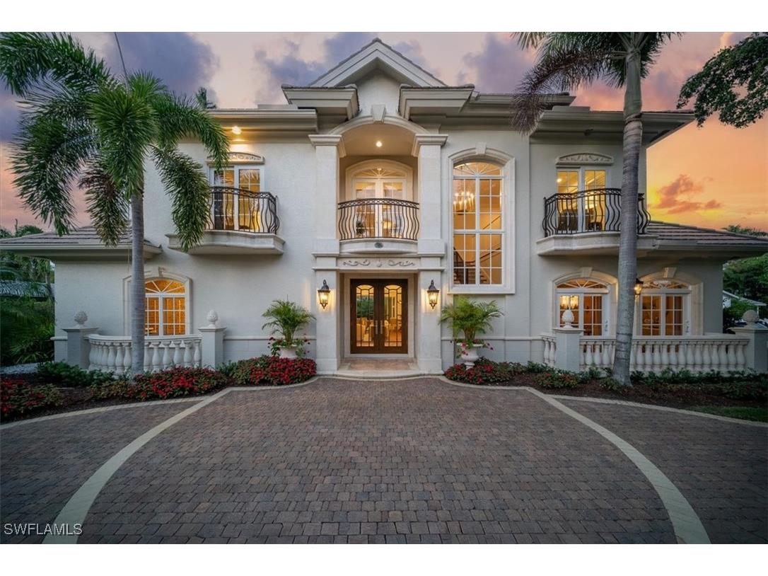 33 3rd Street S Naples FL 34102 225063404 image1