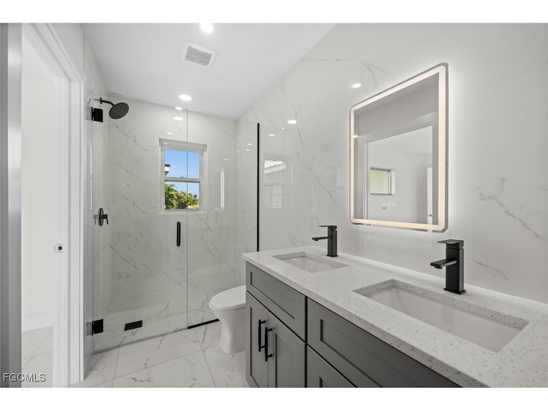 33 Golfview Place Rotonda West FL 33947 2025020656 image12