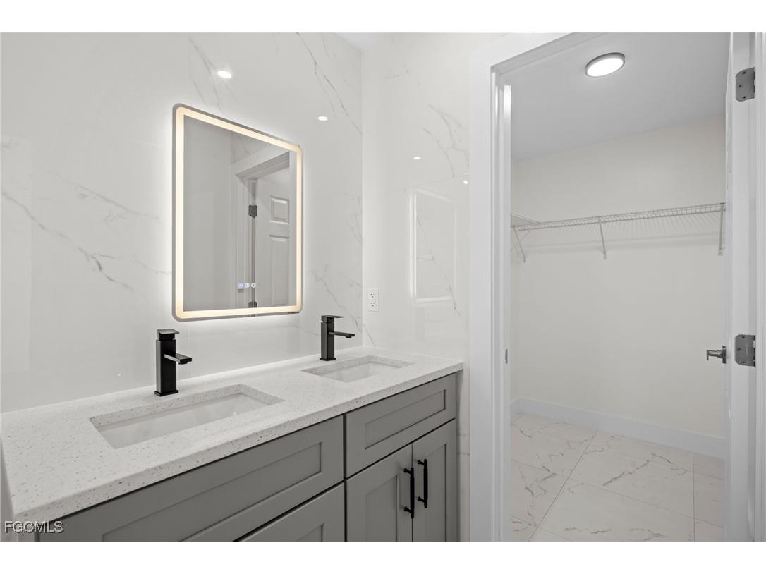 33 Golfview Place Rotonda West FL 33947 2025020656 image13