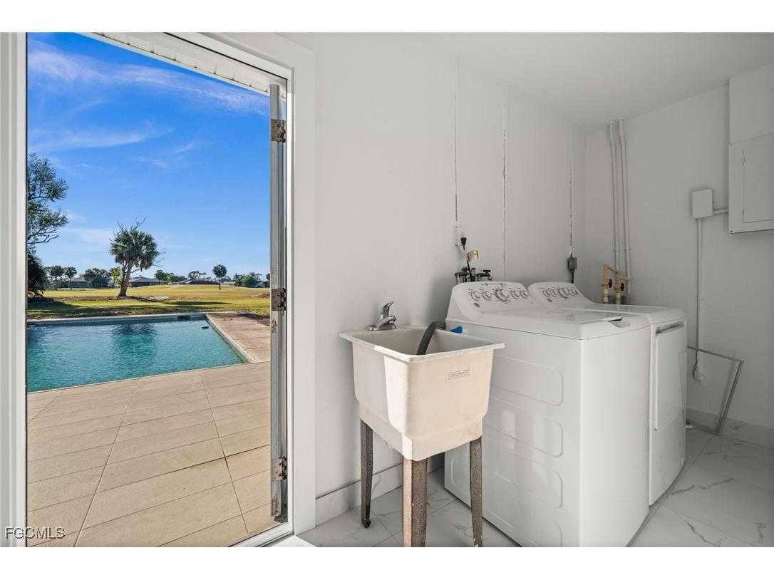 33 Golfview Place Rotonda West FL 33947 2025020656 image15