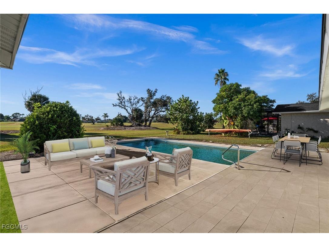 33 Golfview Place Rotonda West FL 33947 2025020656 image19